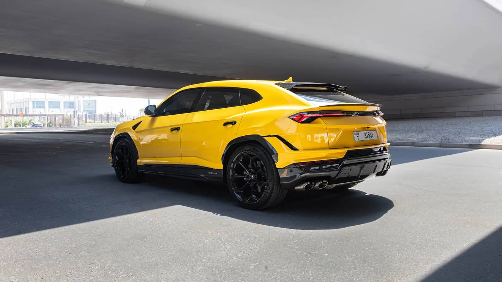 Urus Performance Yellow - Sports Car